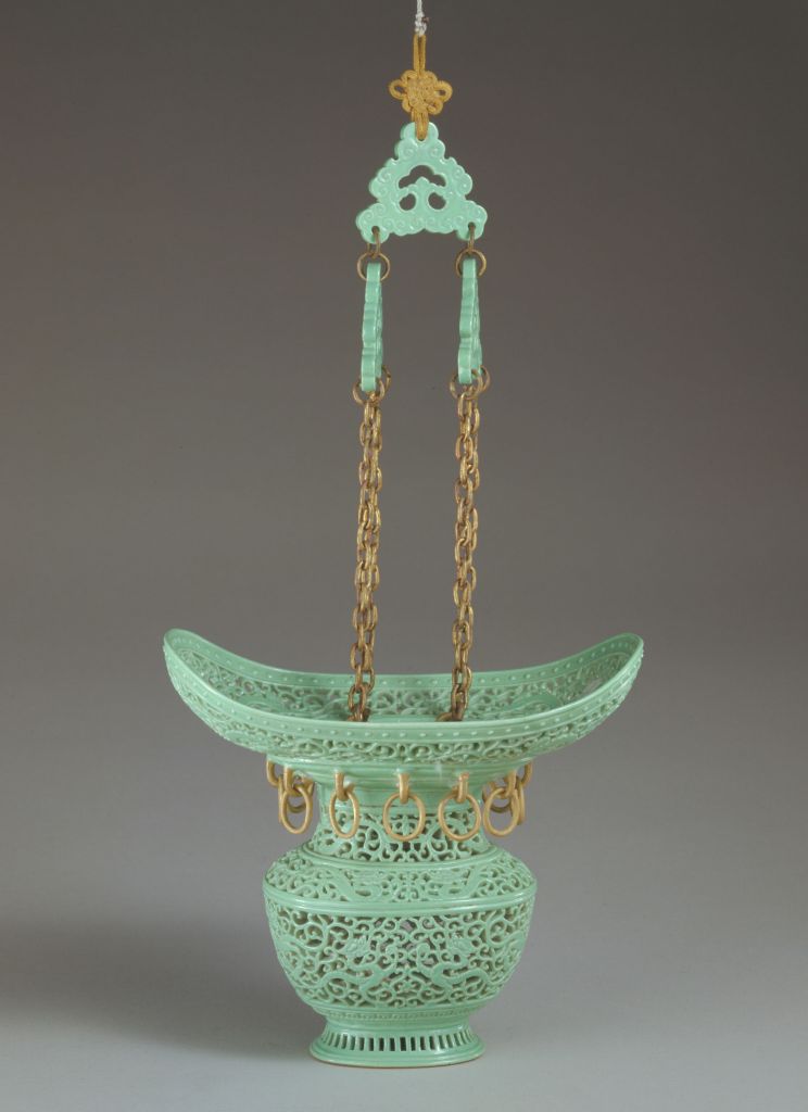 图片[1]-Turquoise green glaze hollow flower basket-China Archive